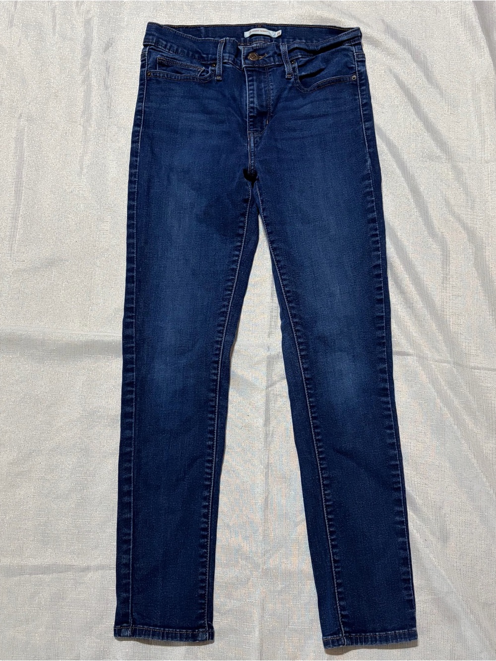 Levi’s Women's slimming skinny Dark Blue Slim Fit Jeans size 29